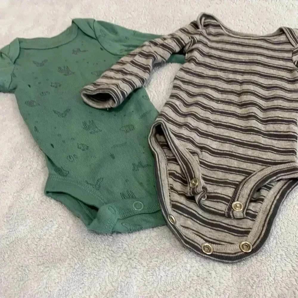 Carter’s onesies - Picture 2 of 6